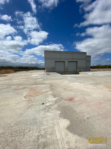 17-DİLOVASI TEPECİK’TE GENİŞ AÇIK ALANLI YENİ DEPO